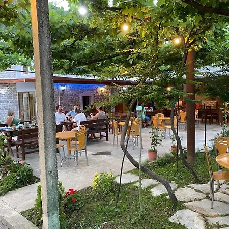 Kulla E Vjeter Guest house Koman