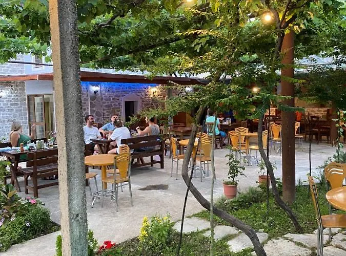 Kulla E Vjeter بيت ضيافة Koman